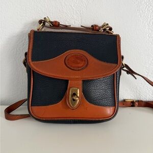 Vintage Dooney And Bourke Square Vintage Turnlock Closure Handle Crossbody Purse